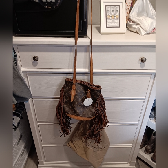 Louis Vuitton Handbags - Louis Vuitton Vintage Boho Bucket Crossbody